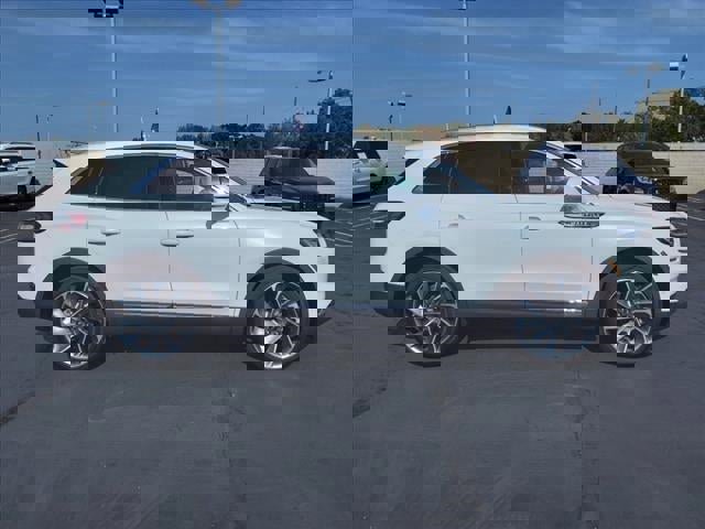 New 2022 Lincoln Nautilus Reserve w/ Equipment Group 201A image 28