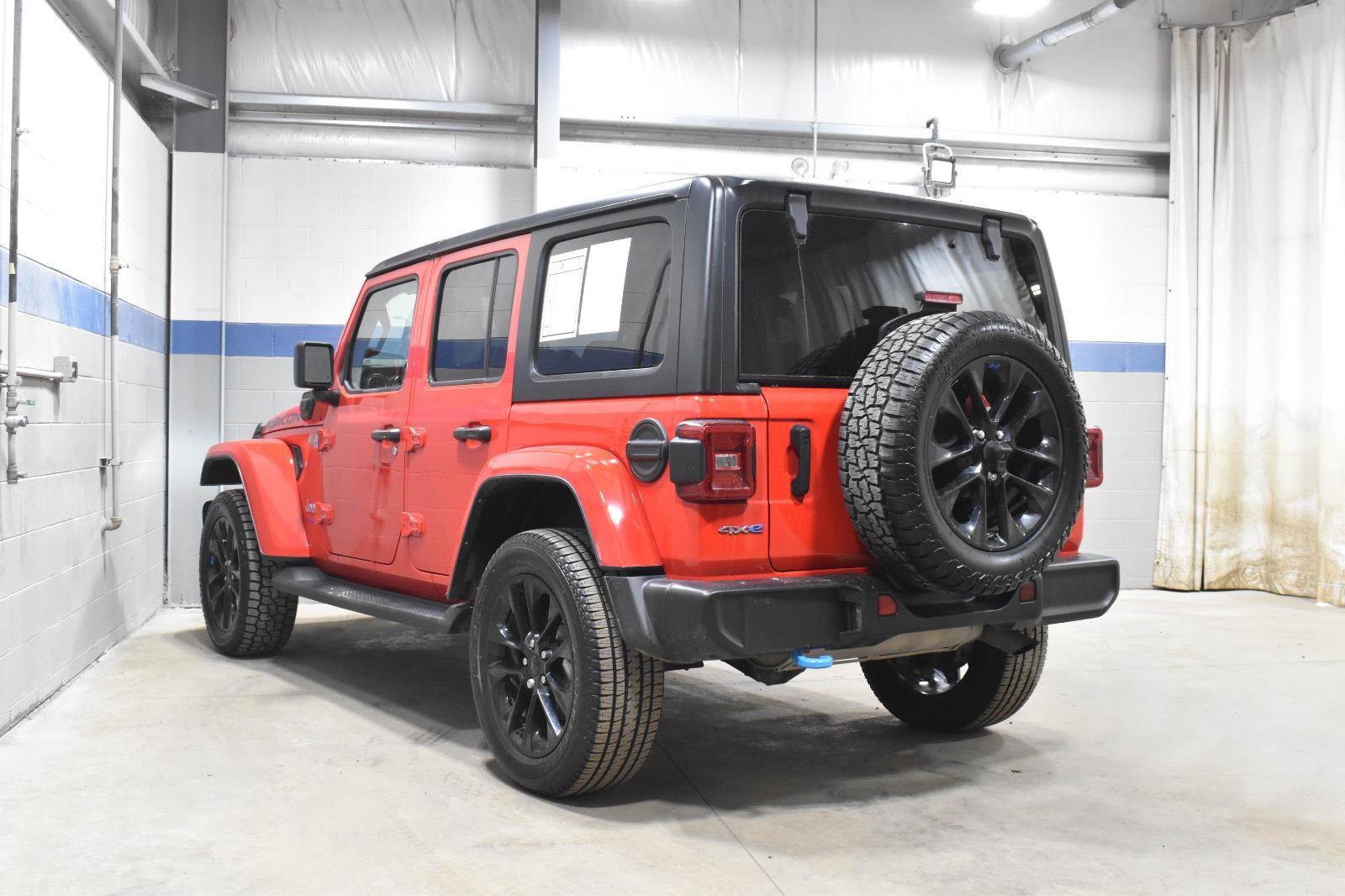 Used 2022 Jeep Wrangler Unlimited Sahara w/ Cold Weather Group image 24