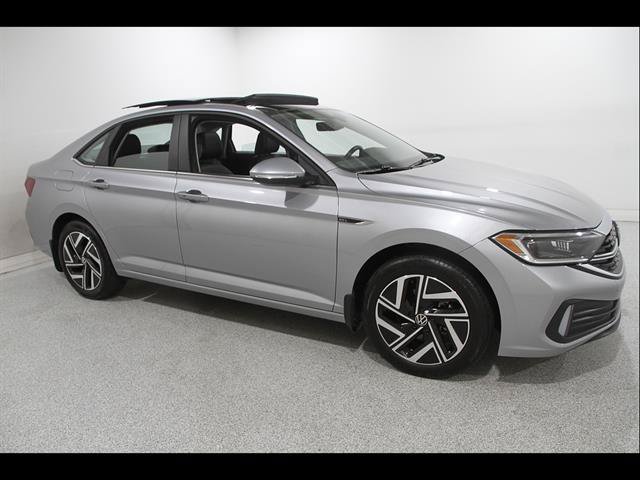 Used 2023 Volkswagen Jetta SEL FWD image 1