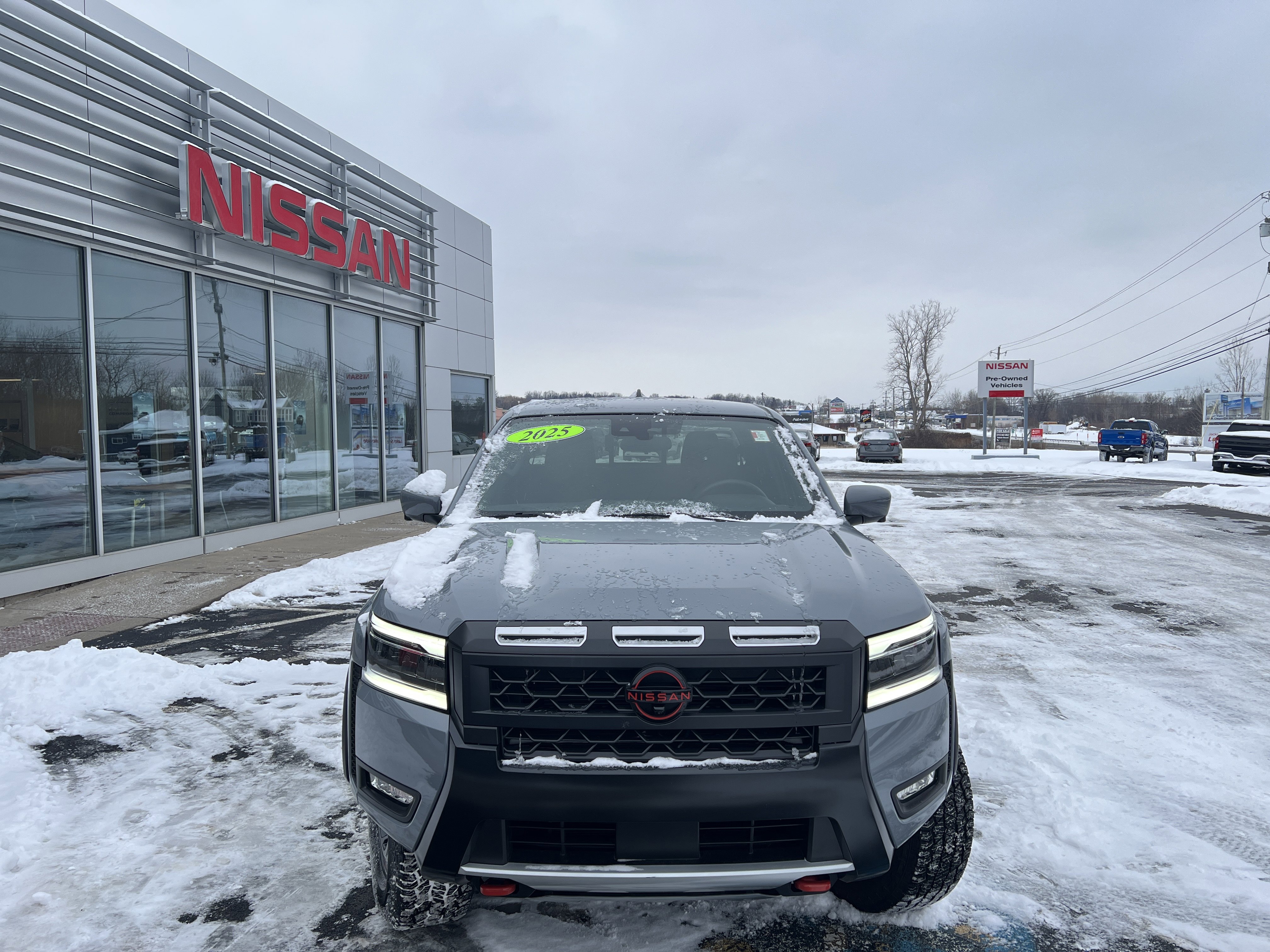 Used 2025 Nissan Frontier PRO-4X w/ Pro Convenience Package image 15