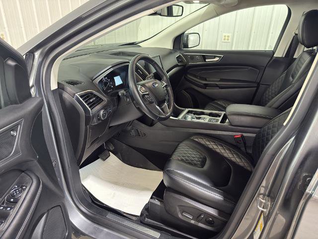 Certified 2023 Ford Edge Titanium image 2