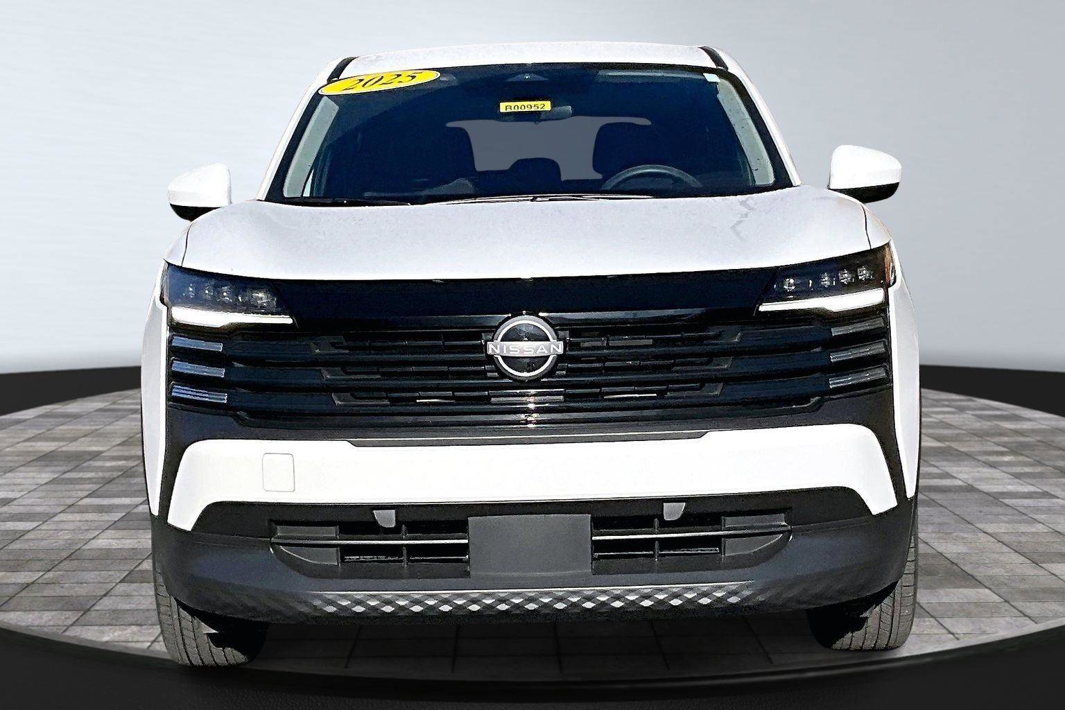 Used 2025 Nissan Kicks SV image 4