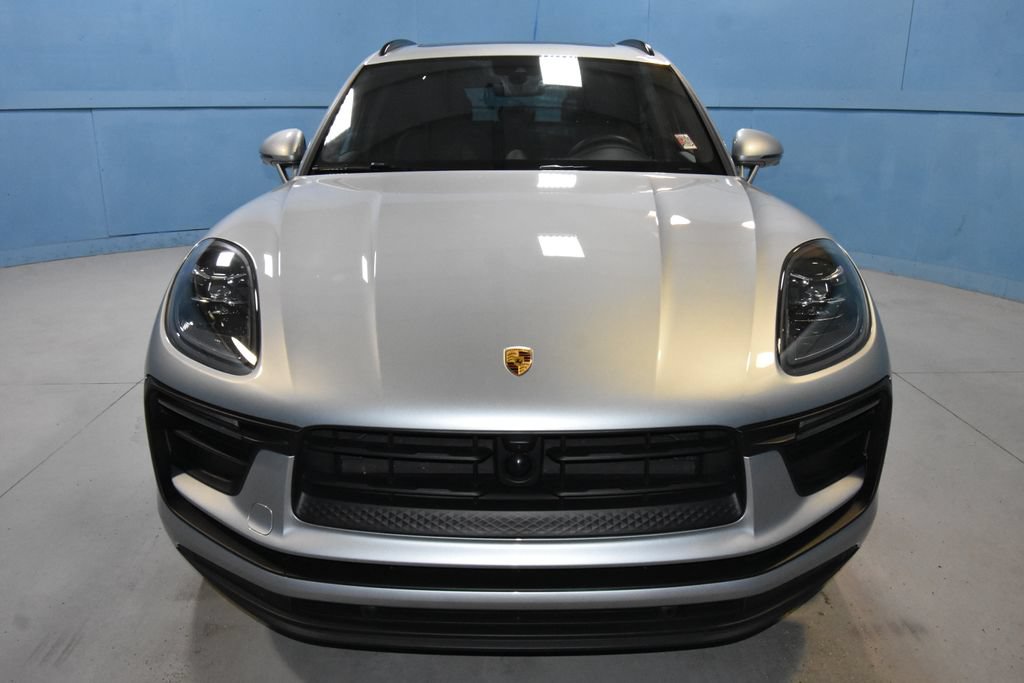 Certified 2026 Porsche Macan AWD/4WD image 24