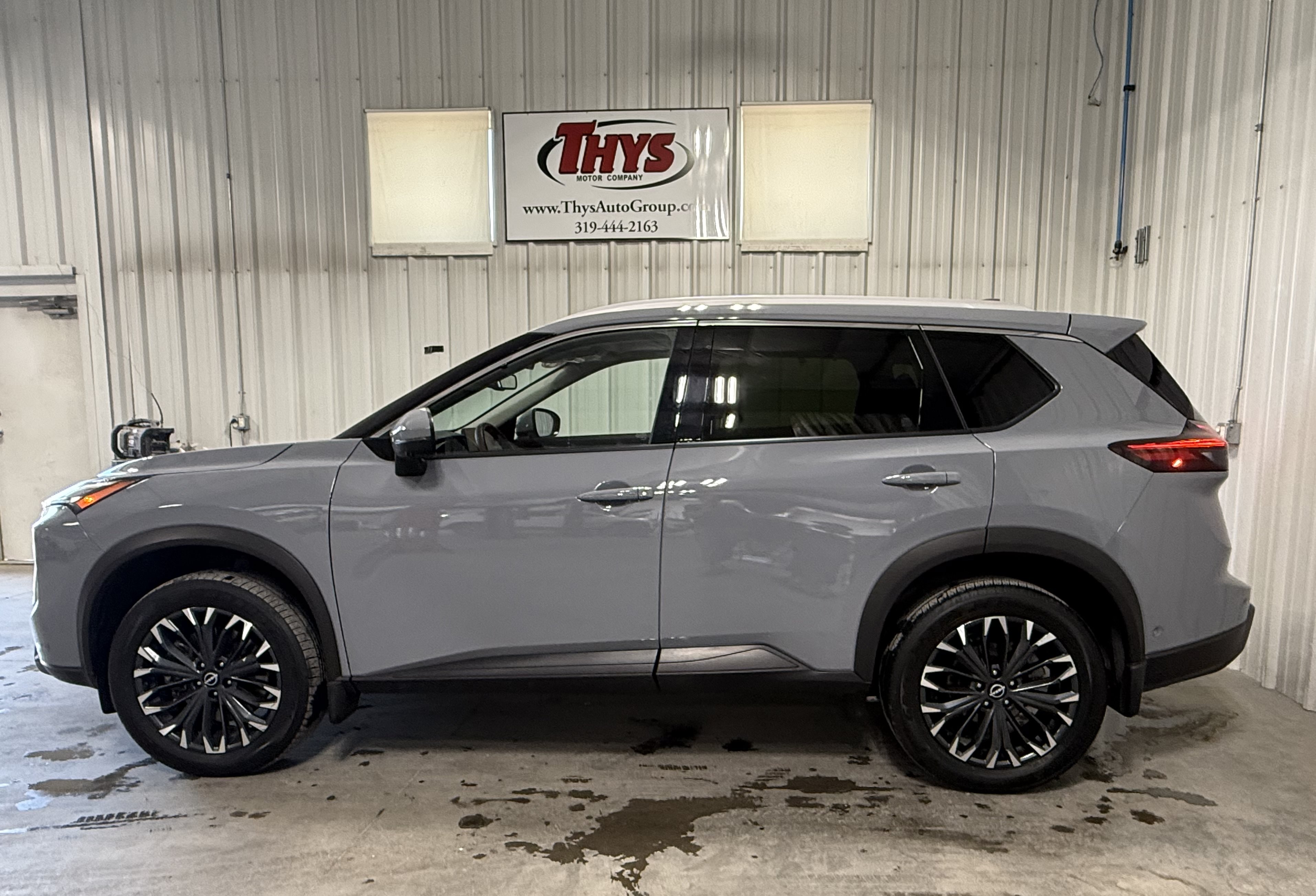 Used 2025 Nissan Rogue SL w/ Tech Package AWD/4WD image 14