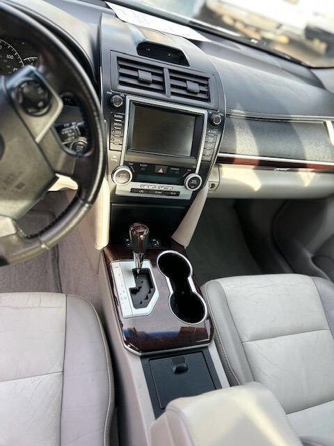 Used 2012 Toyota Camry XLE FWD image 11