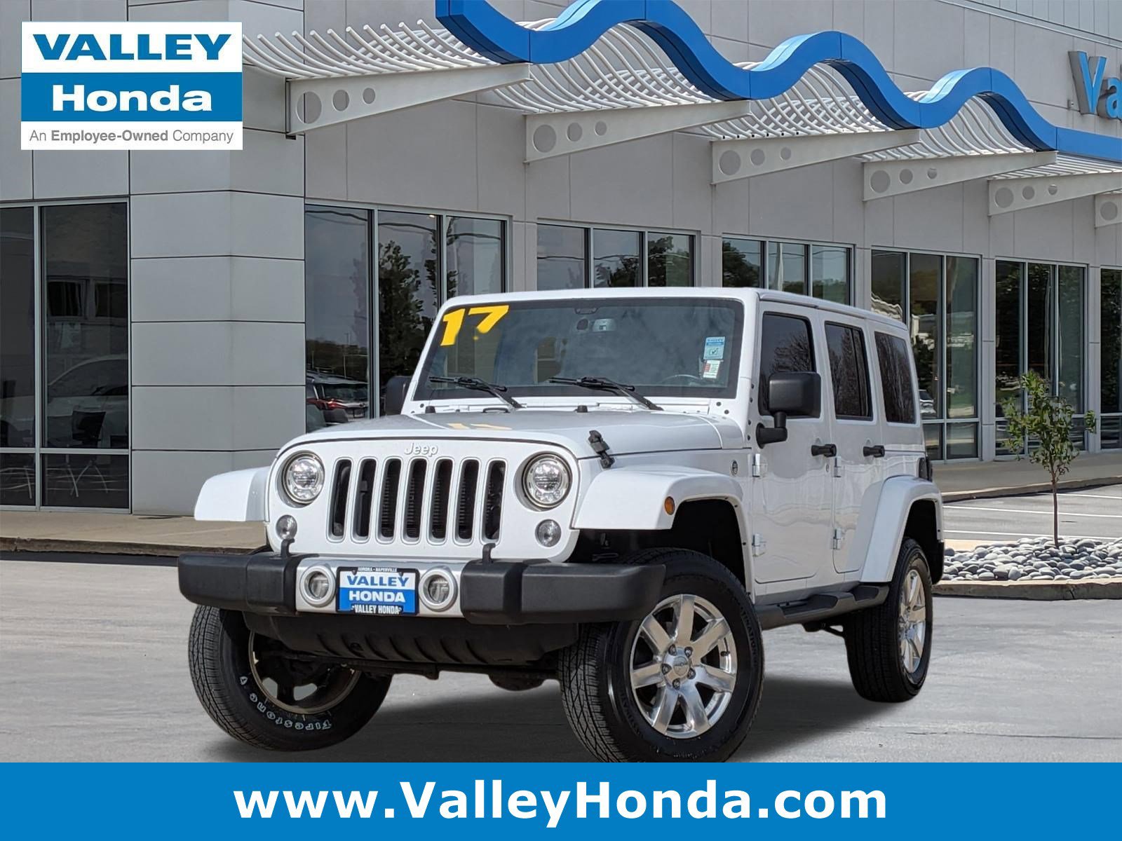 Used 2017 Jeep Wrangler Unlimited Sahara w/ Connectivity Group image 1
