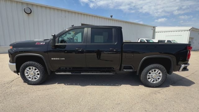 Used 2024 Chevrolet Silverado 2500 LT AWD/4WD image 10