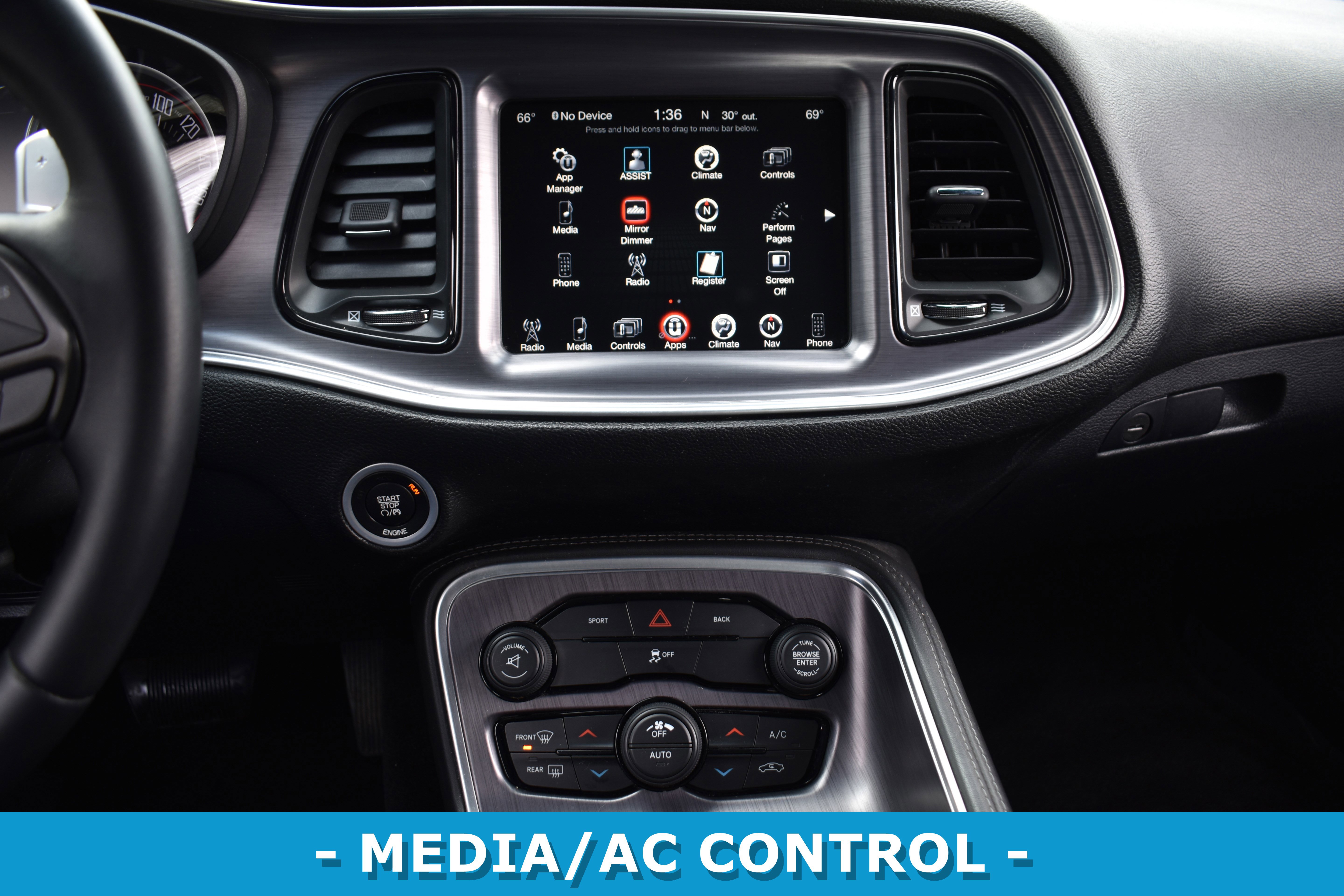 Used 2015 Dodge Challenger SXT image 17