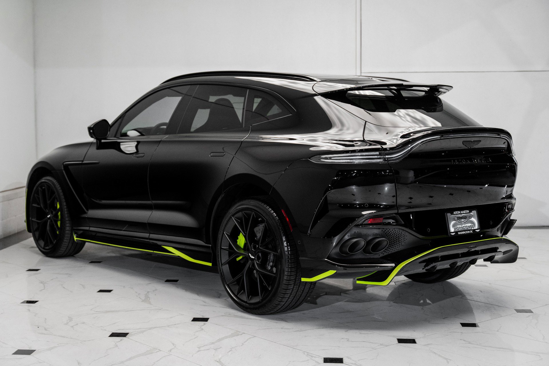 Used 2024 Aston Martin DBX 707 image 2