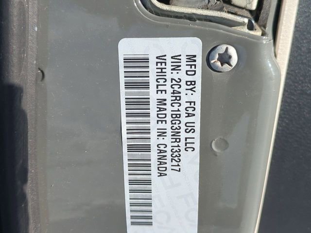 Used 2022 Chrysler Pacifica Touring-L image 28
