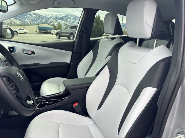 Used 2022 Toyota Prius XLE image 10