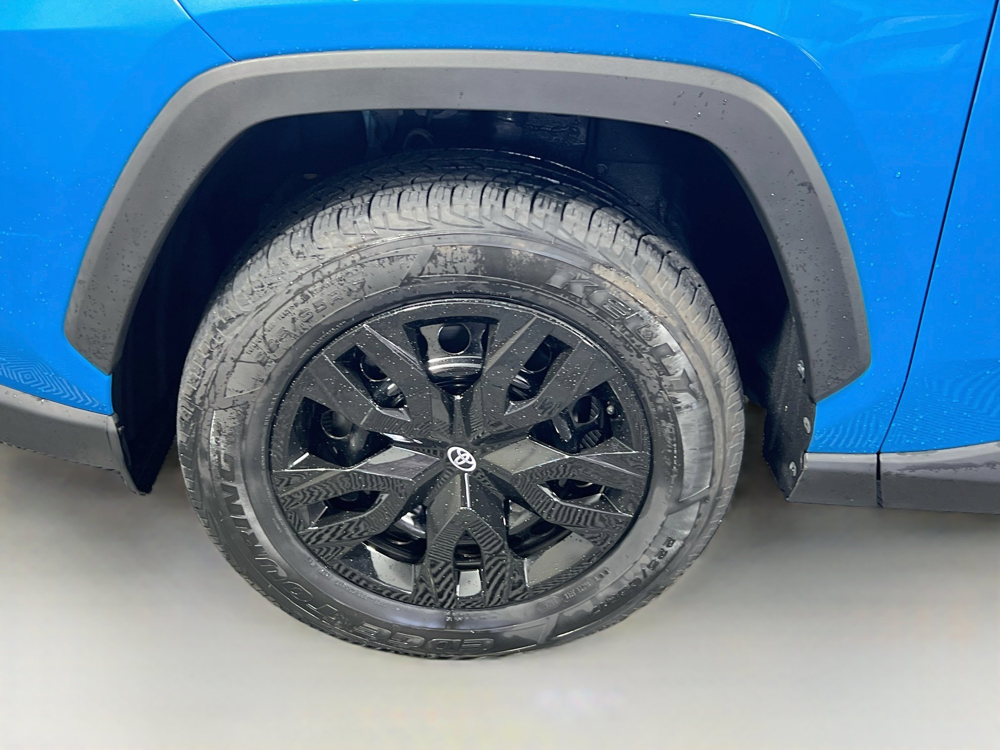 Used 2020 Toyota RAV4 LE FWD image 13