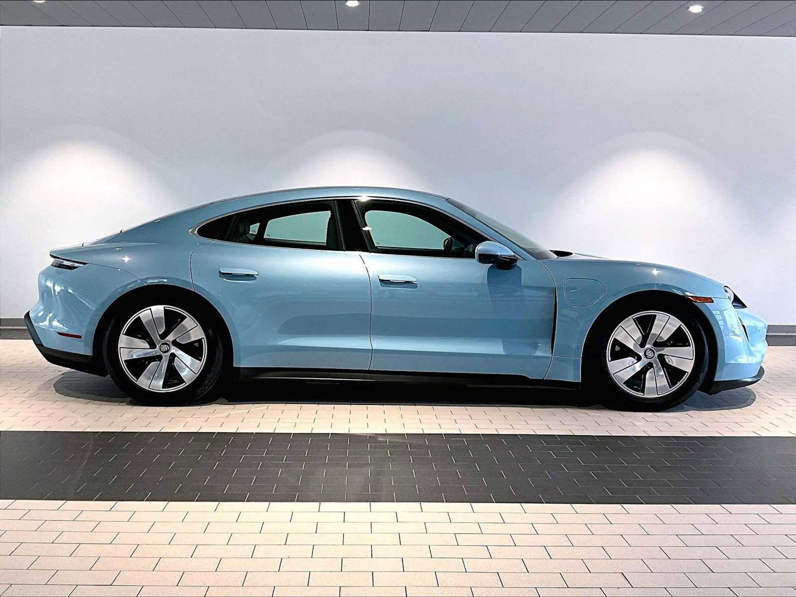 Used 2022 Porsche Taycan 4S image 11