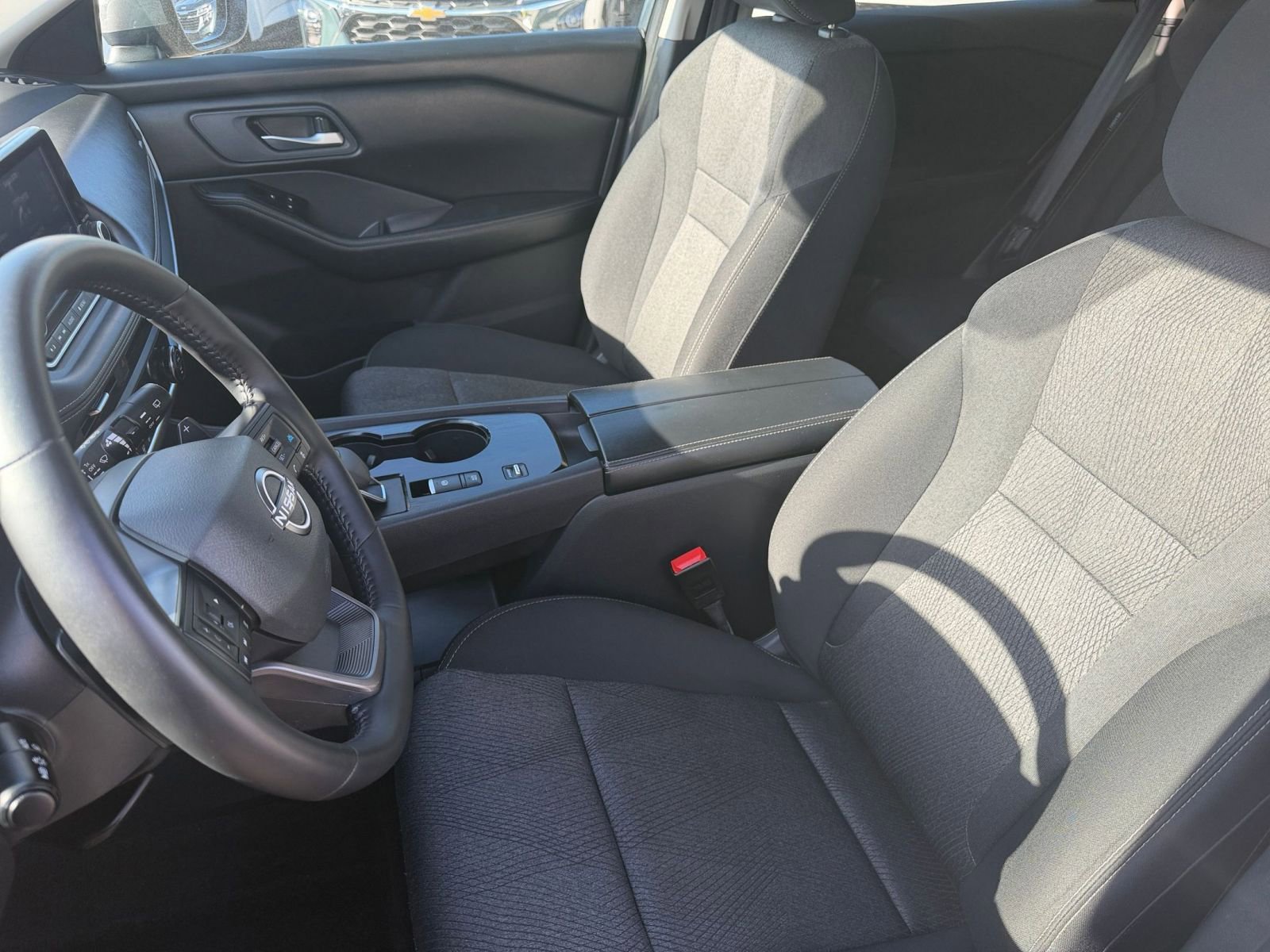 Used 2025 Nissan Rogue SV image 38