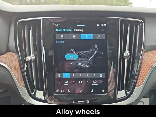 Used 2025 Volvo V60 B5 Cross Country Plus image 35