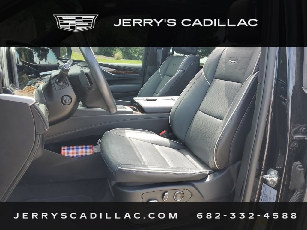 Used 2023 Cadillac Escalade Premium Luxury AWD/4WD image 7