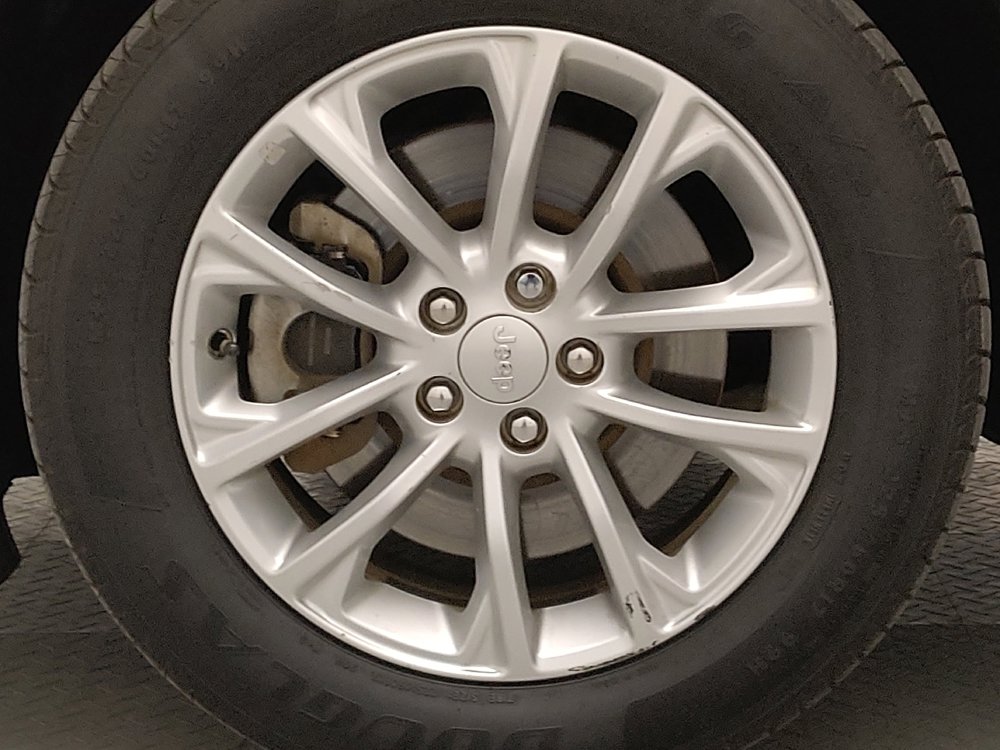 Used 2019 Jeep Cherokee Latitude w/ Popular Appearance Group FWD image 31