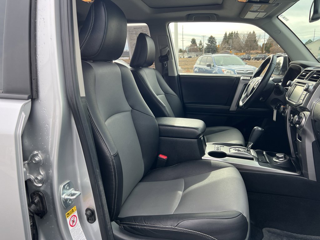 Used 2016 Toyota 4Runner SR5 Premium image 28