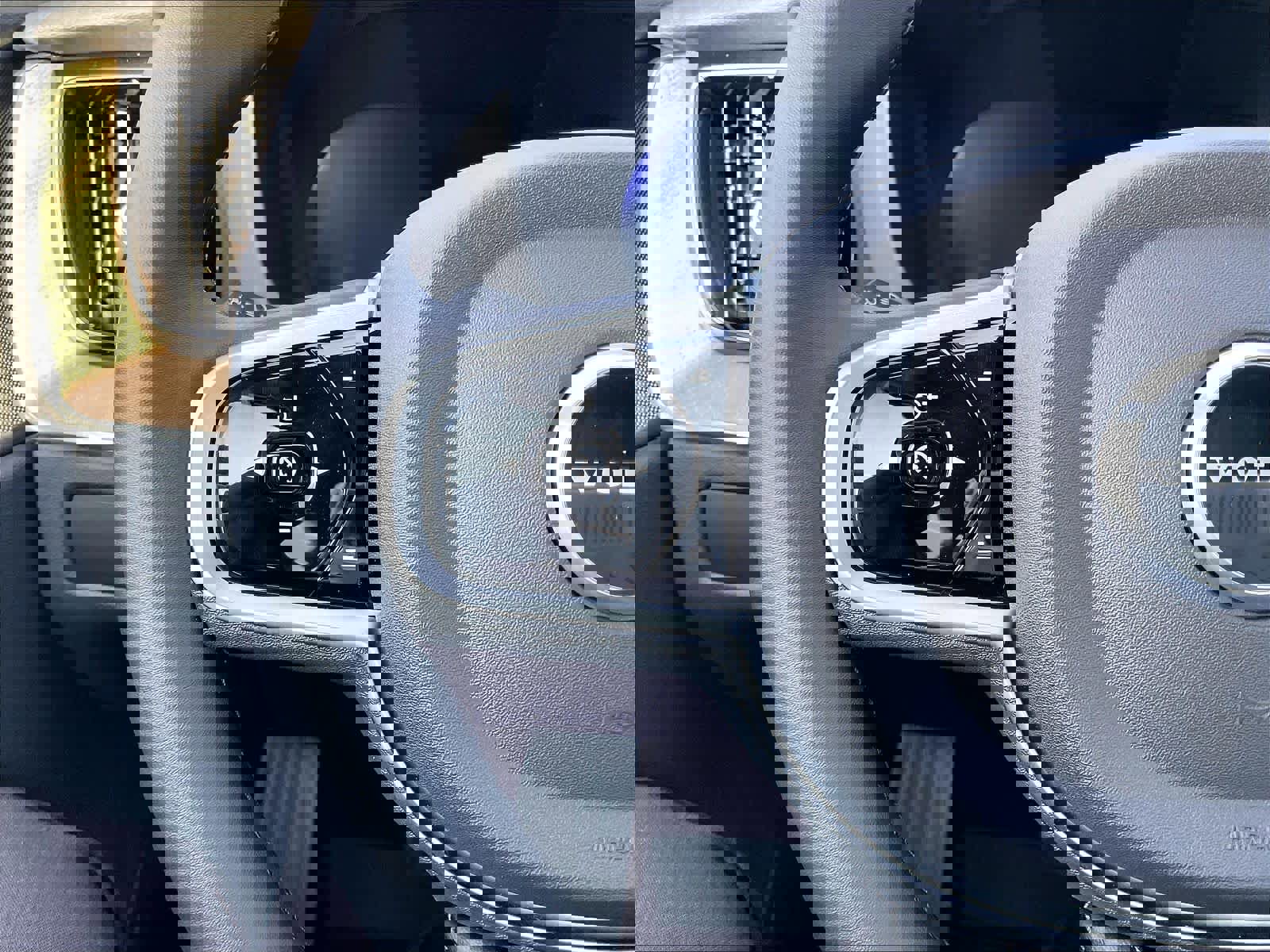 New 2026 Volvo XC60 B5 Plus w/ Protection Package Premier image 17