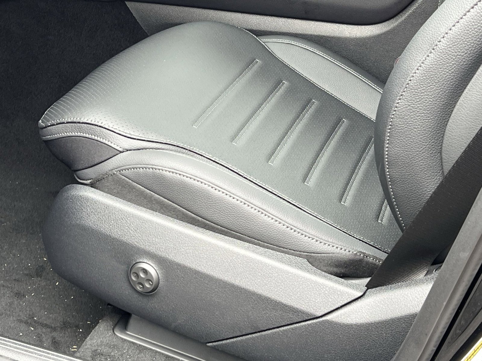 New 2026 Mercedes-Benz GLC 300 4MATIC image 12