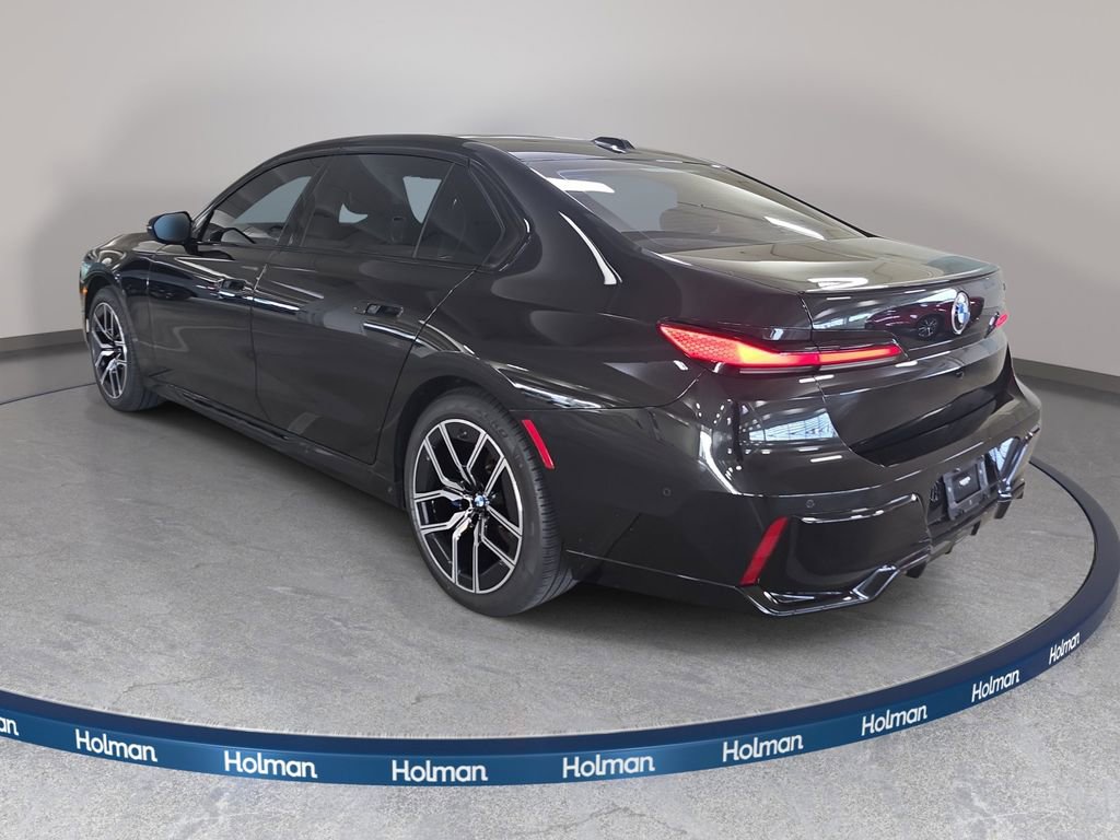 Used 2023 BMW 740i w/ Parking Assistance Package image 9