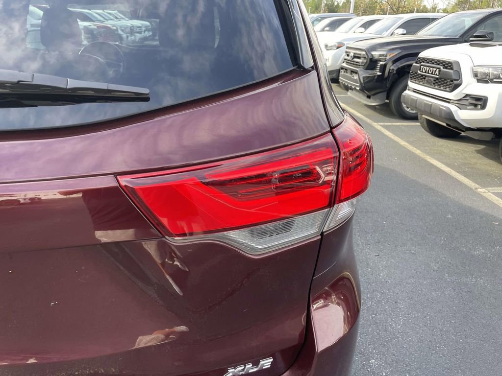 Used 2019 Toyota Highlander XLE image 17