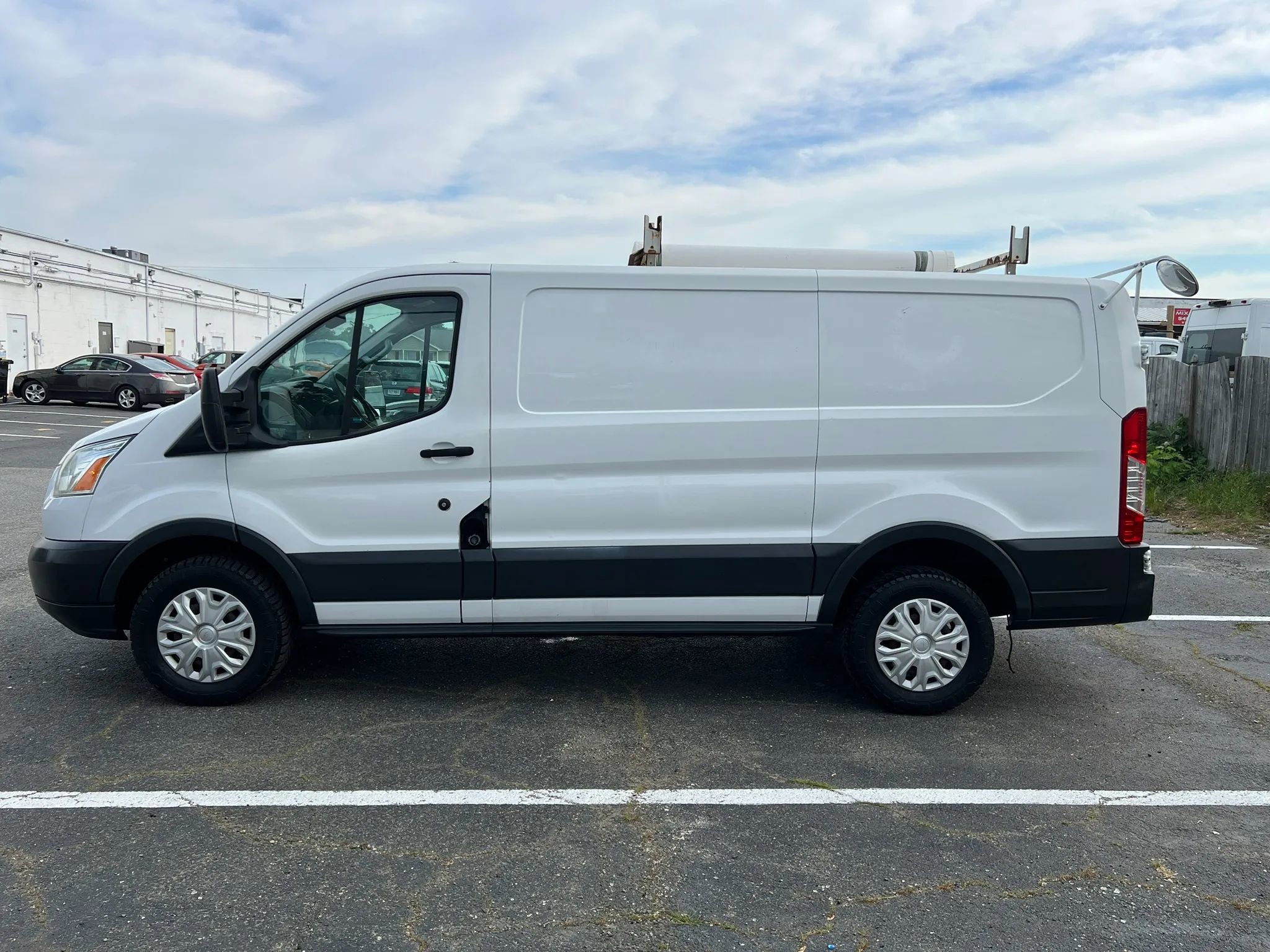 Used 2015 Ford Transit 250 130 Low Roof w/ Exterior Upgrade Package RWD image 66