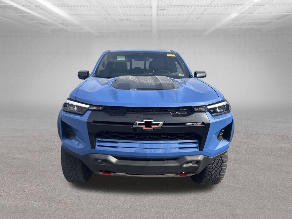 Used 2025 Chevrolet Colorado ZR2 w/ Technology Package AWD/4WD image 2