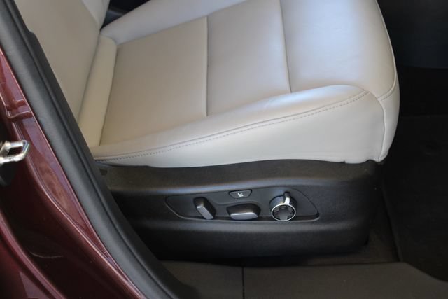 Used 2022 Cadillac XT4 Premium Luxury w/ Technology Package FWD image 30