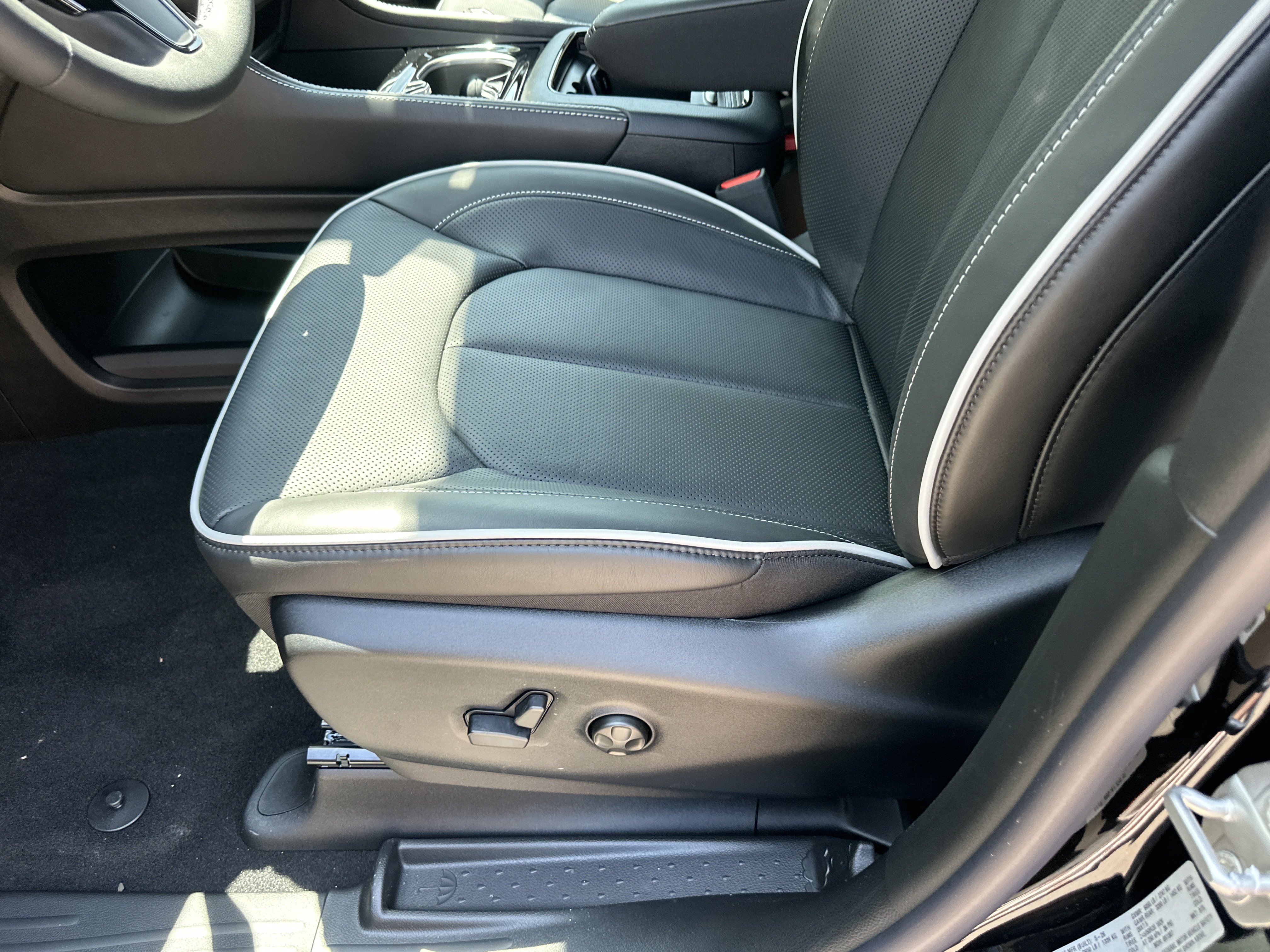 New 2027 Chrysler Pacifica Limited FWD image 28