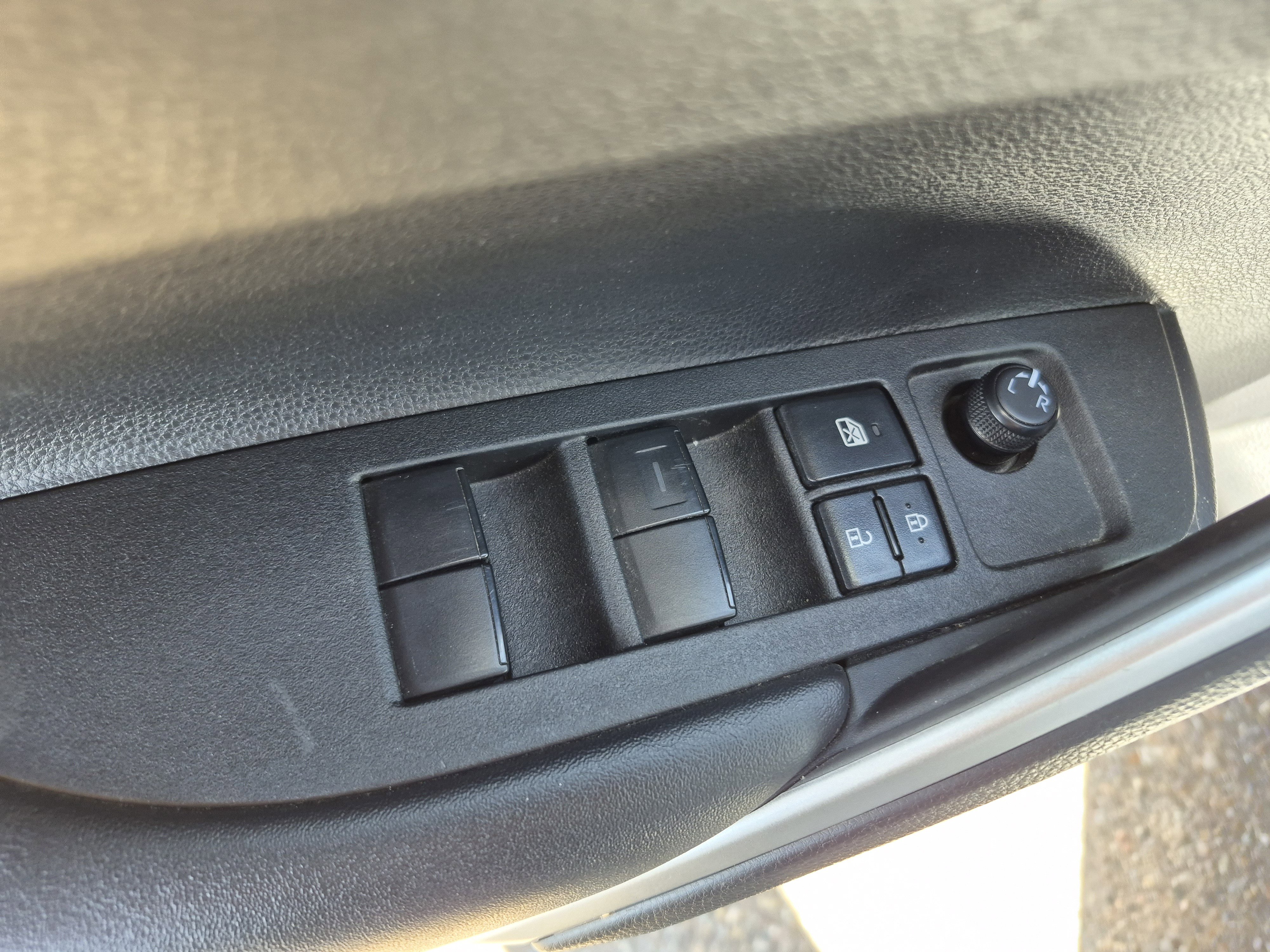 Used 2025 Toyota Corolla Cross AWD Hybrid image 13