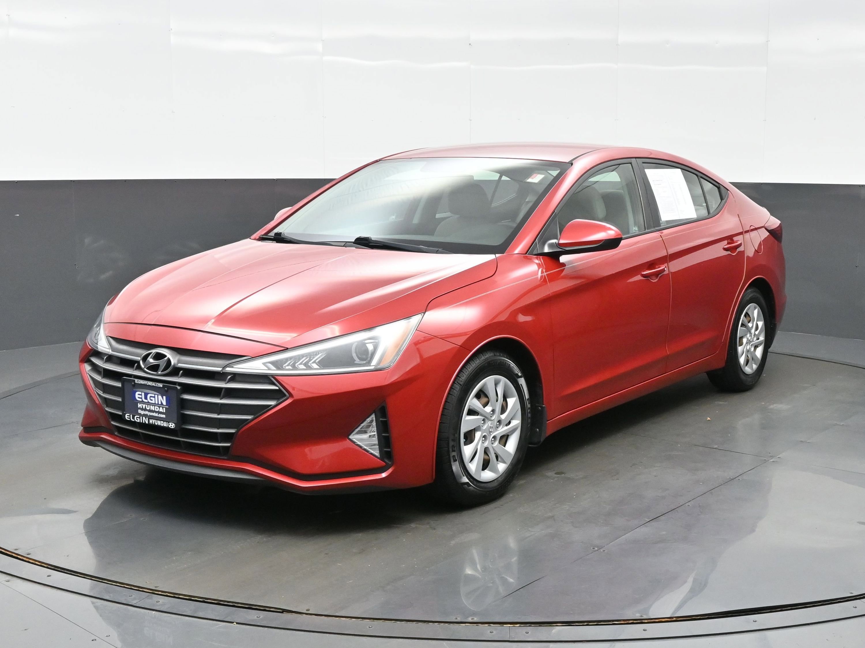 Used 2019 Hyundai Elantra SE FWD image 2