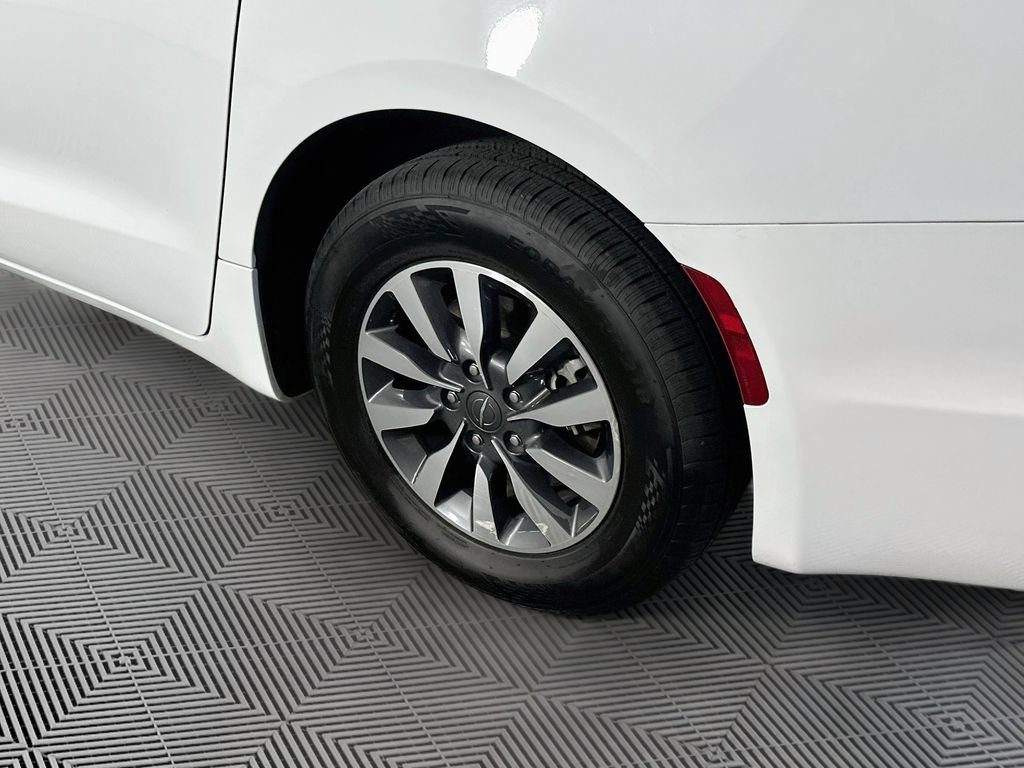 Certified 2022 Chrysler Pacifica Touring-L FWD image 38