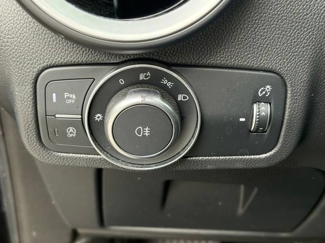 Used 2024 Alfa Romeo Stelvio Veloce AWD/4WD image 36