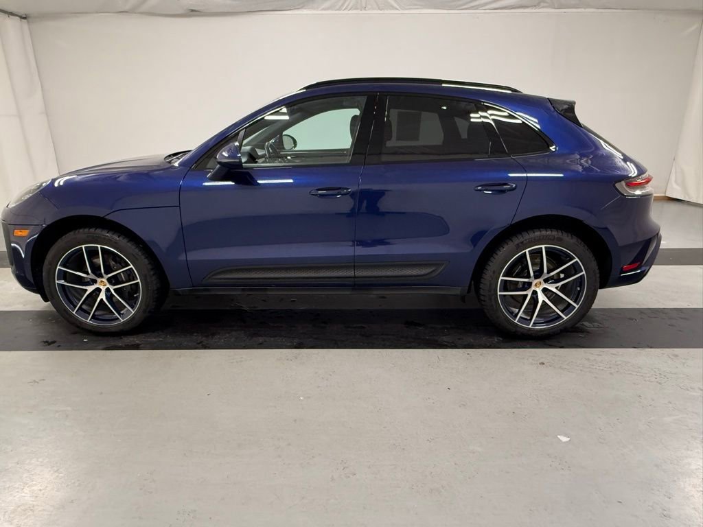 Certified 2022 Porsche Macan image 7