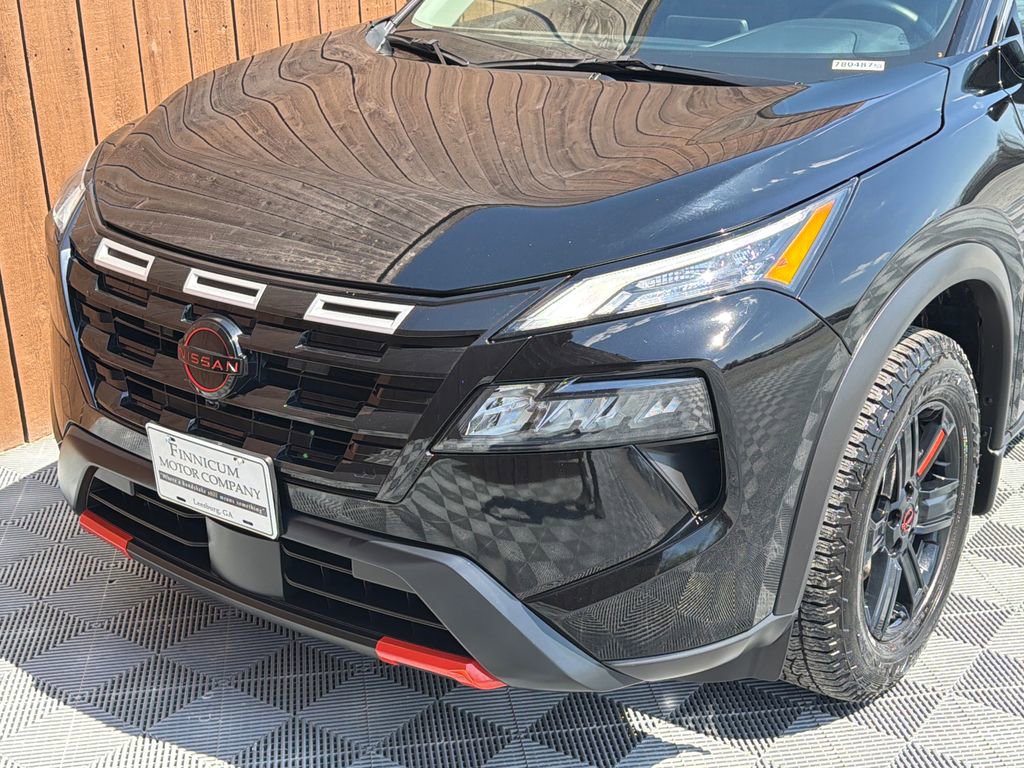 Used 2025 Nissan Rogue SV image 18