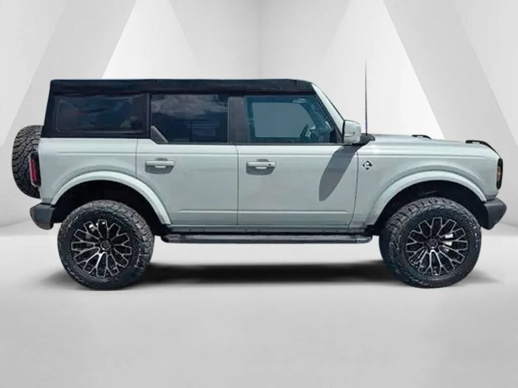 Used 2022 Ford Bronco Outer Banks AWD/4WD image 8