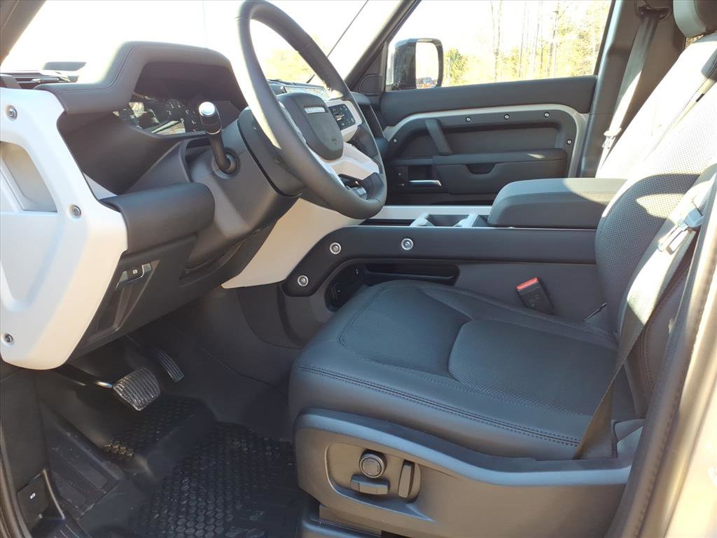 New 2026 Land Rover Defender 110 X-Dynamic SE image 17