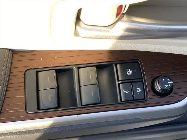 Certified 2023 Toyota Sienna XLE image 13