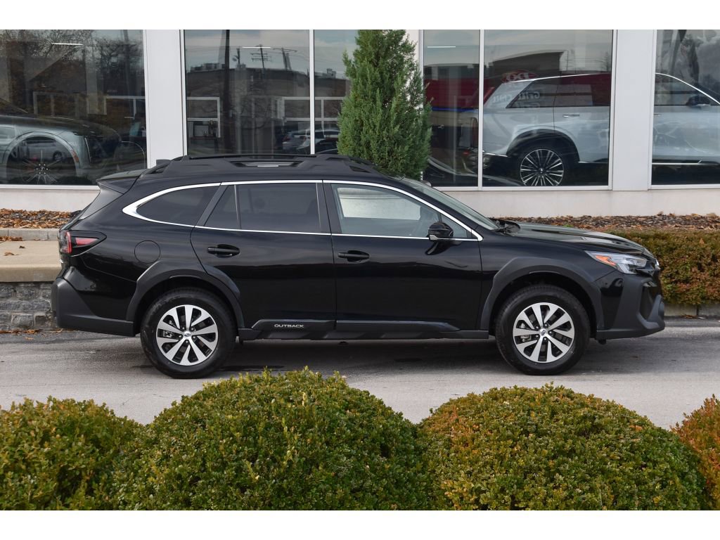 Certified 2025 Subaru Outback Premium image 3