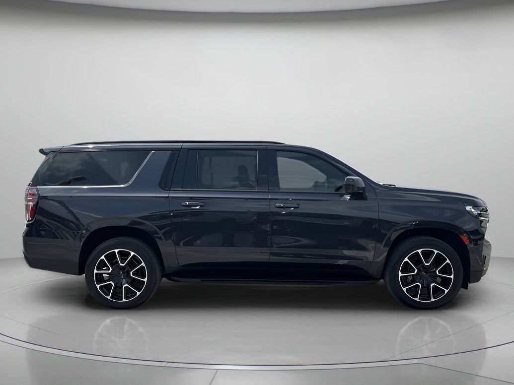 Used 2023 Chevrolet Suburban RST RWD image 2