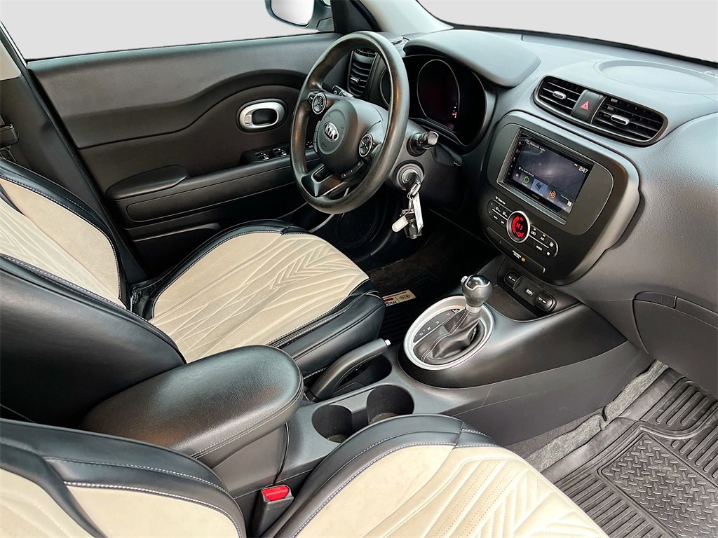 Used 2017 Kia Soul + image 23
