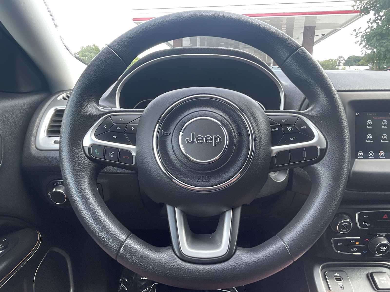 Used 2018 Jeep Compass Sport w/ Tech Group FWD image 13