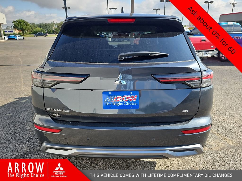 New 2025 Mitsubishi Outlander SE image 11