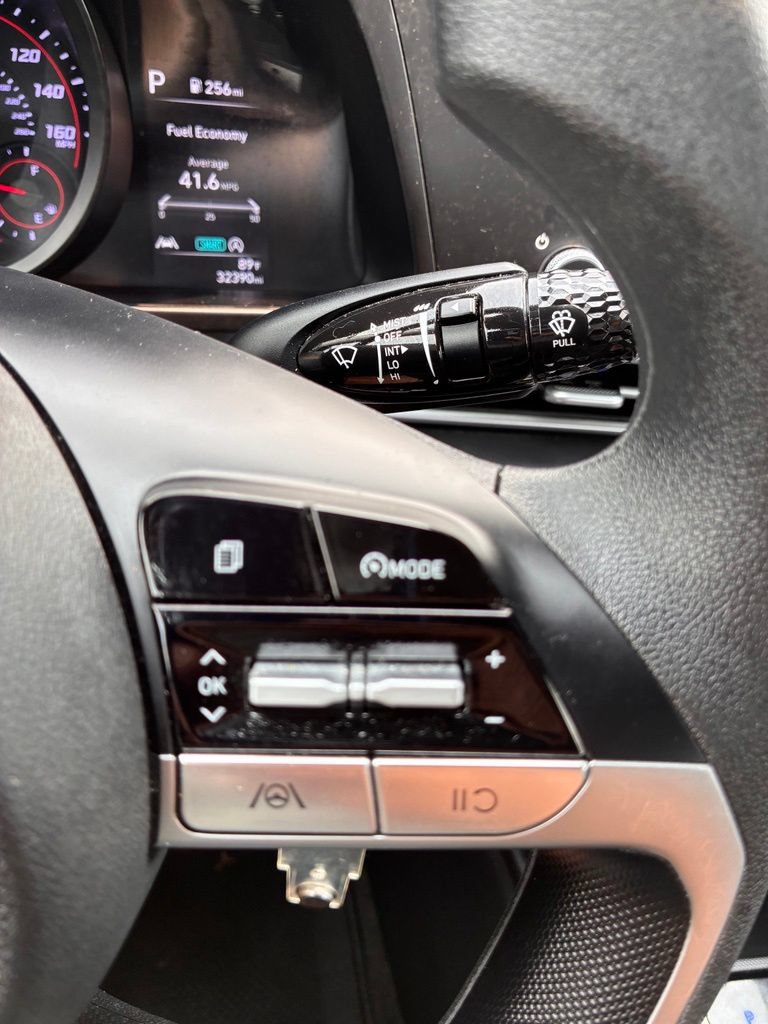 Used 2023 Hyundai Elantra SE FWD image 23