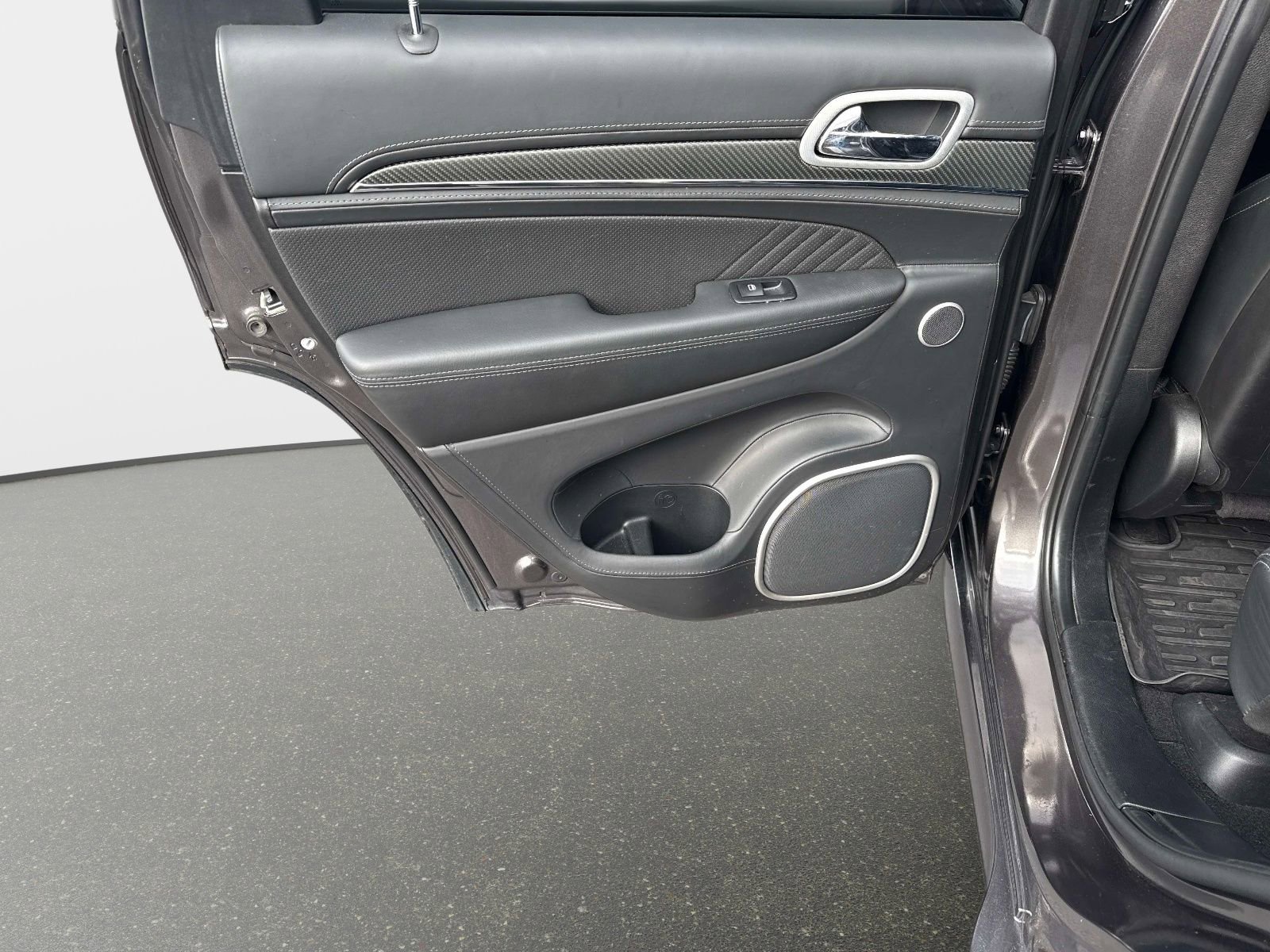 Used 2021 Jeep Grand Cherokee SRT image 12