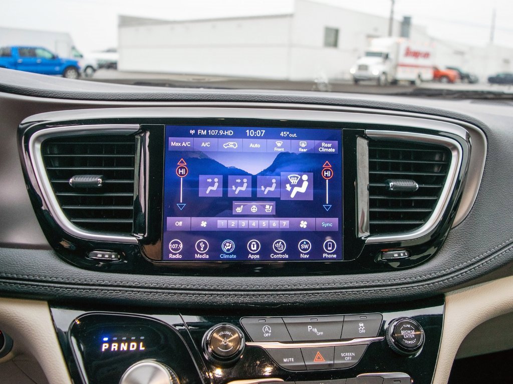 Used 2018 Chrysler Pacifica Limited image 20