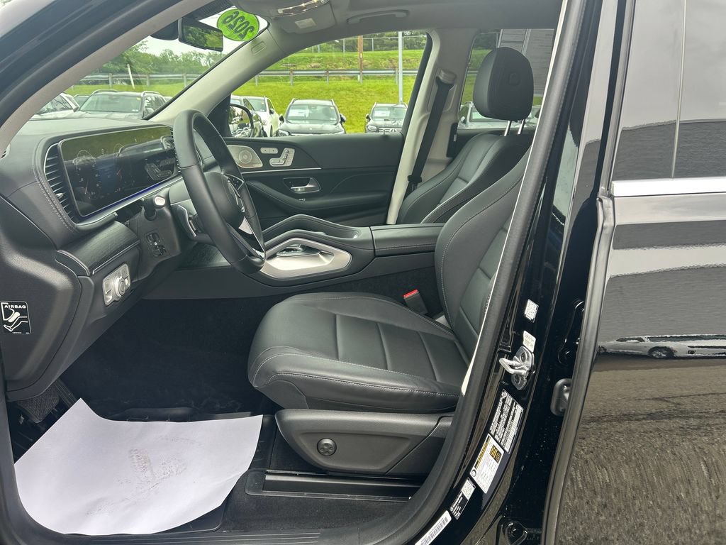 Used 2026 Mercedes-Benz GLS 450 4MATIC image 9
