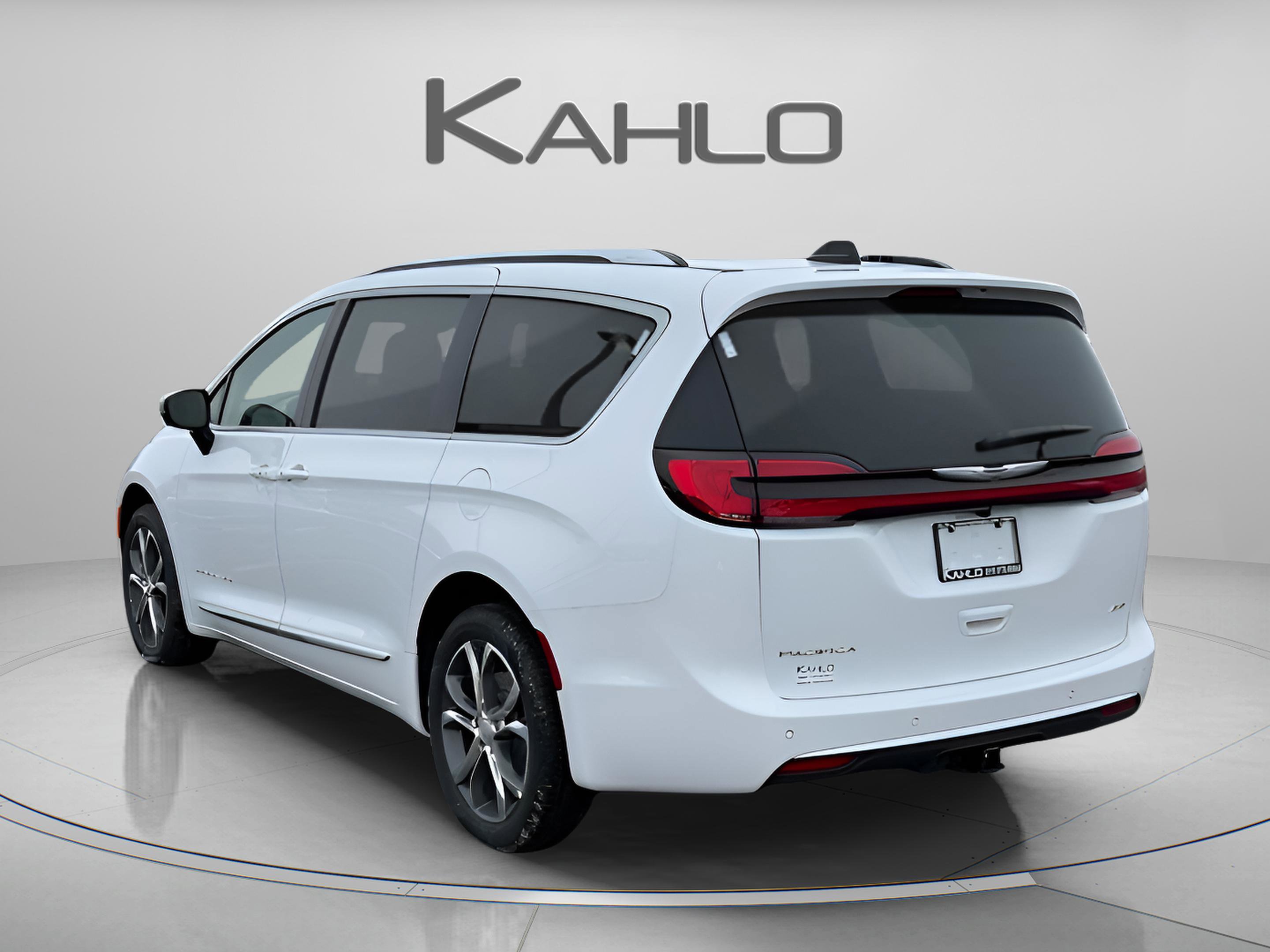 New 2026 Chrysler Pacifica Pinnacle image 3