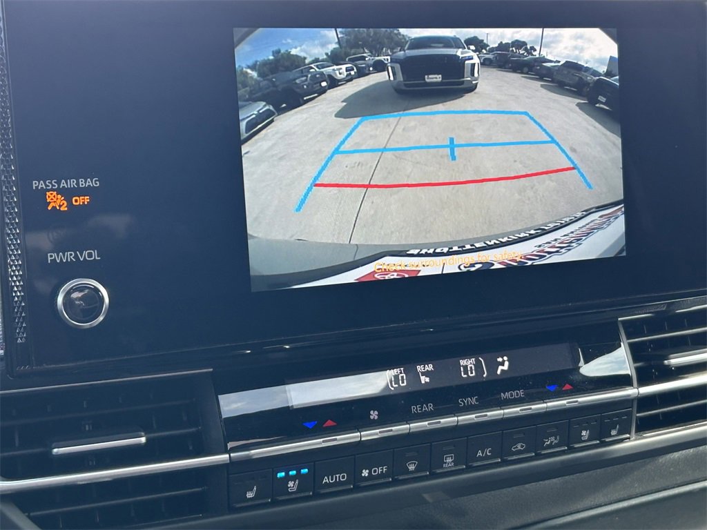 Used 2025 Toyota Sienna XSE image 29